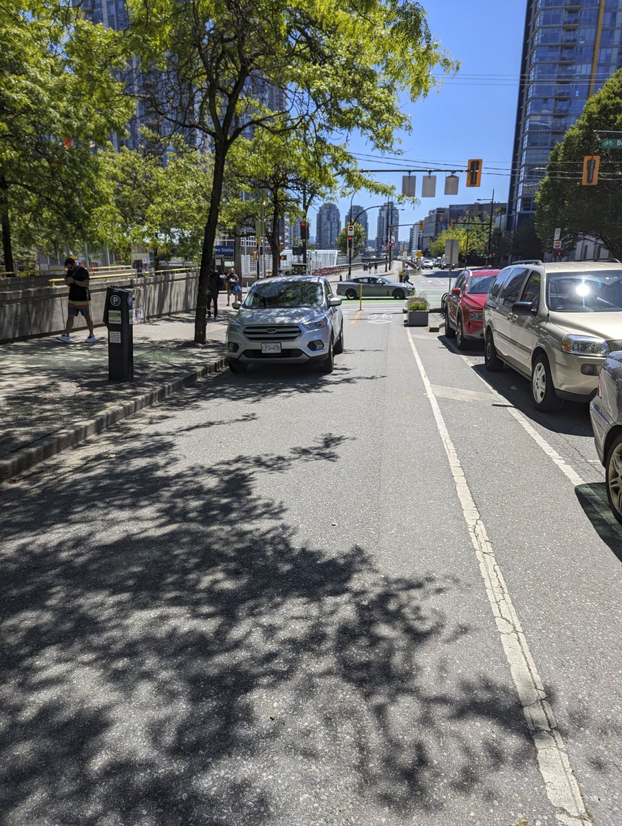 Hey #elanderinspections, brilliant idea to park your car in probably the busiest bike lane of Vancouver today. <a href="/CityofVancouver/">City of Vancouver</a> can we issue a parking ticket?