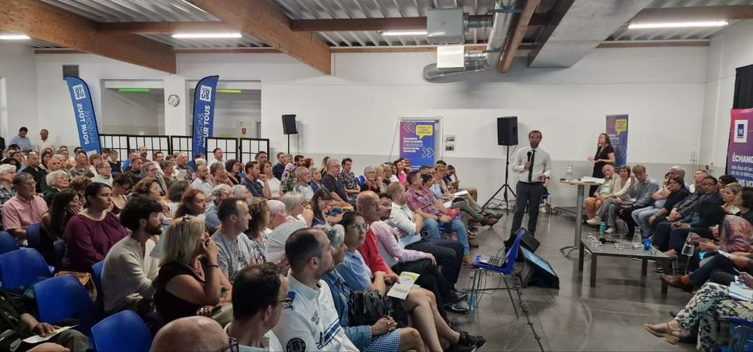 sevesaintmartin's tweet photo. Beaucoup d'habitants sont venus échanger avec @MDelafosse à la réunion publique dans le quartier Cévennes de #Monpellier. Rendez-vous demain matin pour une balade urbaine pour continuer notre dialogue en proximité. https://t.co/F8D9vFZl2u #Montpellierchangeavecvous. https://t.co/piyipEX2Ow