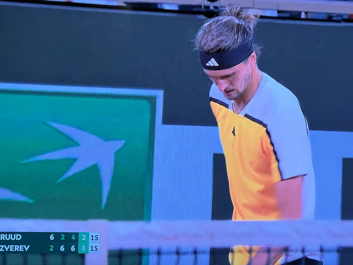 Mette Bugge (@remebugg) on Twitter photo Jeg synes ikke det skulle være lov å sprette ballen ørten ganger før en serve. For meg blir 13 gangers sprett, som Alexander Zverev gjør mot Casper Ruud i French Open, irriterende. Er det noen regler her? . <a href="/tennisforbundet/">Tenniskongen</a> <a href="/ESN_tennis/">Eurosport Tennis</a> <a href="/Tennis_JanFrode/">Jan Frode Andersen</a> <a href="/TennisNorge/">Tennis-Norge</a> <a href="/SverreKS/">Sverre Krogh Sundbø</a> Jeg synes ikke det skulle være lov å sprette ballen ørten ganger før en serve. For meg blir 13 gangers sprett, som Alexander Zverev gjør mot Casper Ruud i French Open, irriterende. Er det noen regler her? . <a href="/tennisforbundet/">Tenniskongen</a> <a href="/ESN_tennis/">Eurosport Tennis</a> <a href="/Tennis_JanFrode/">Jan Frode Andersen</a> <a href="/TennisNorge/">Tennis-Norge</a> <a href="/SverreKS/">Sverre Krogh Sundbø</a>