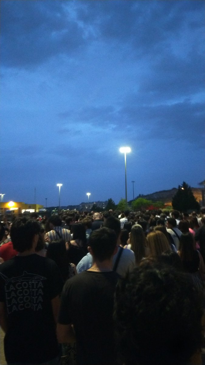 Myriii0's tweet photo. Y desapareció la cola, esto va a ser ls guerra https://t.co/ADwO9LZUIy