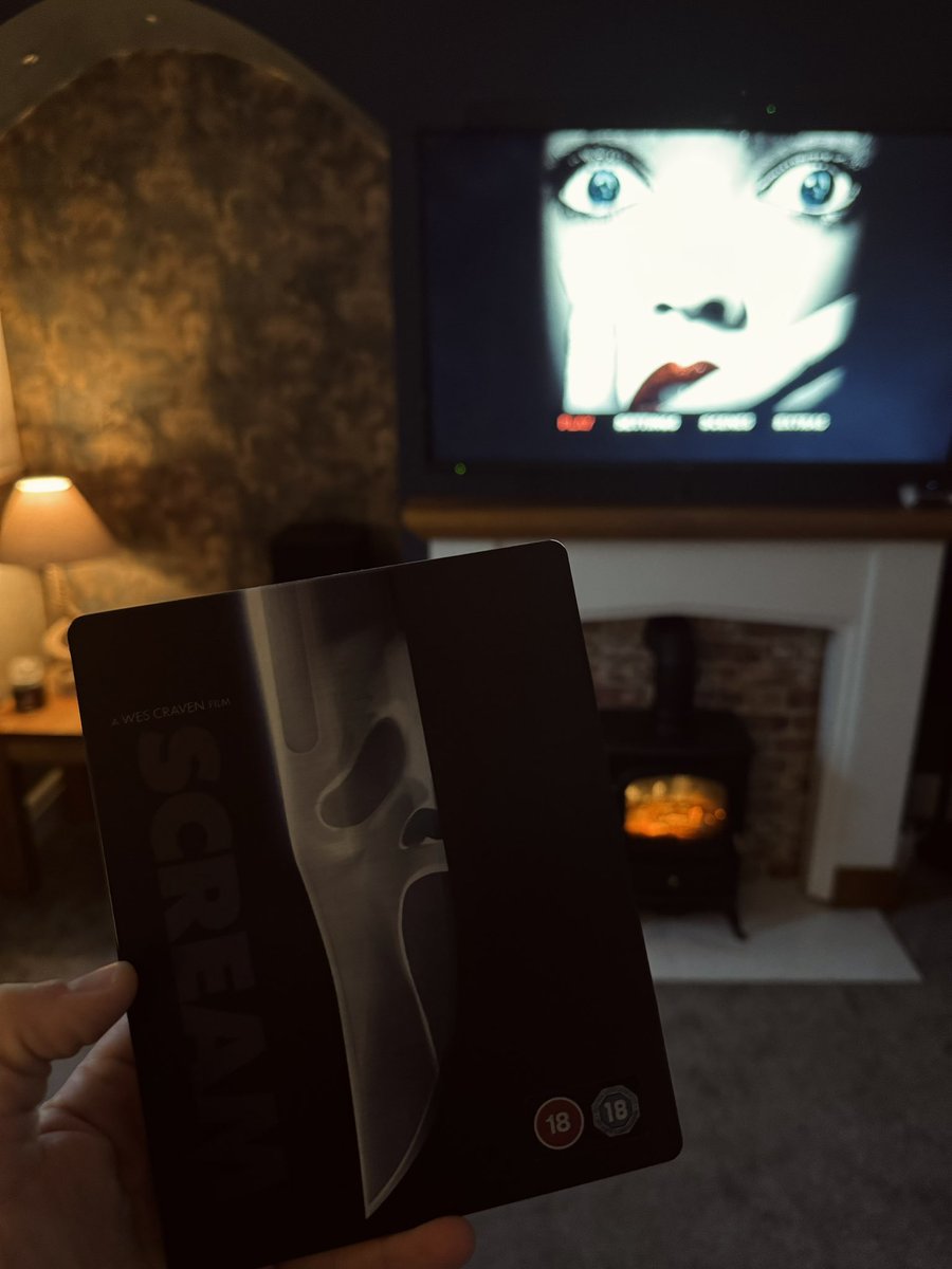 Tonight’s main feature. The original and best.

The new ones can do one.

#doyoulikescarymovies?