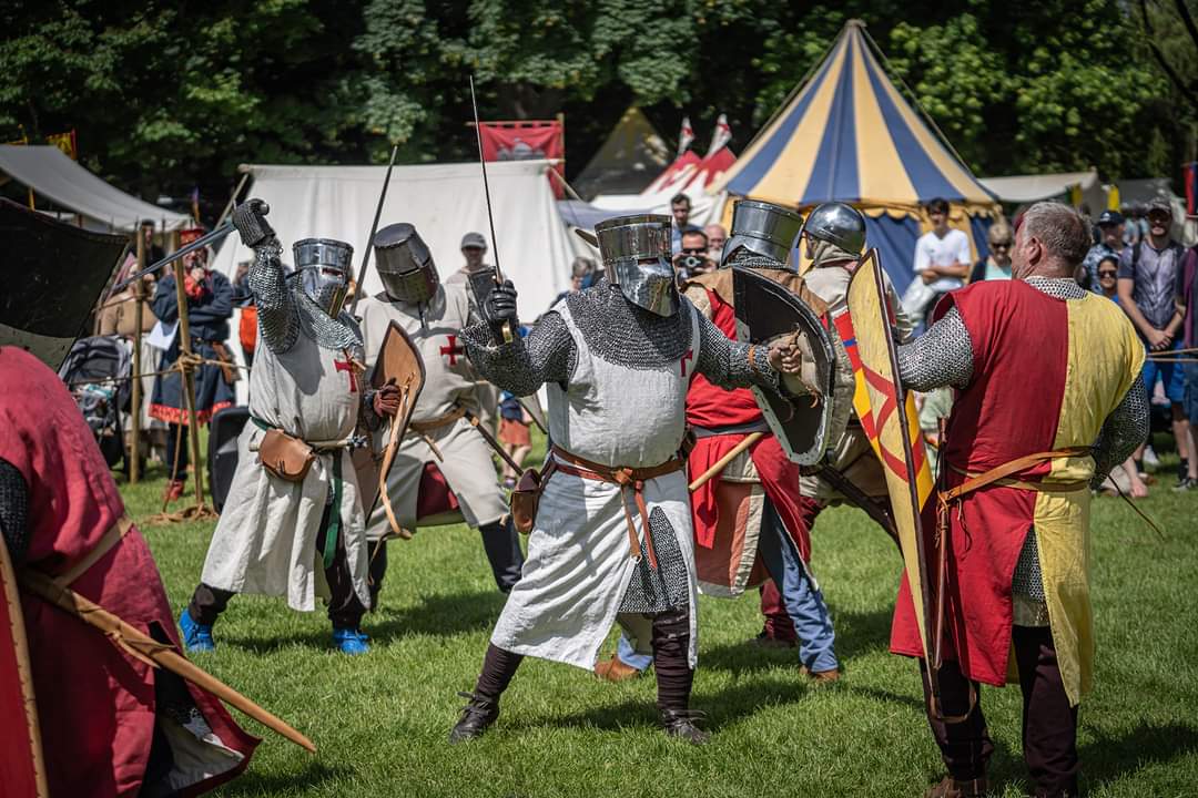 GridArt's tweet photo. Blessed with great weather for the #medieval festival last weekend in #Colchester #castlepark.
#ColchesterHistory #colchestercity #colchesterlife https://t.co/6ki6IxT1Fg