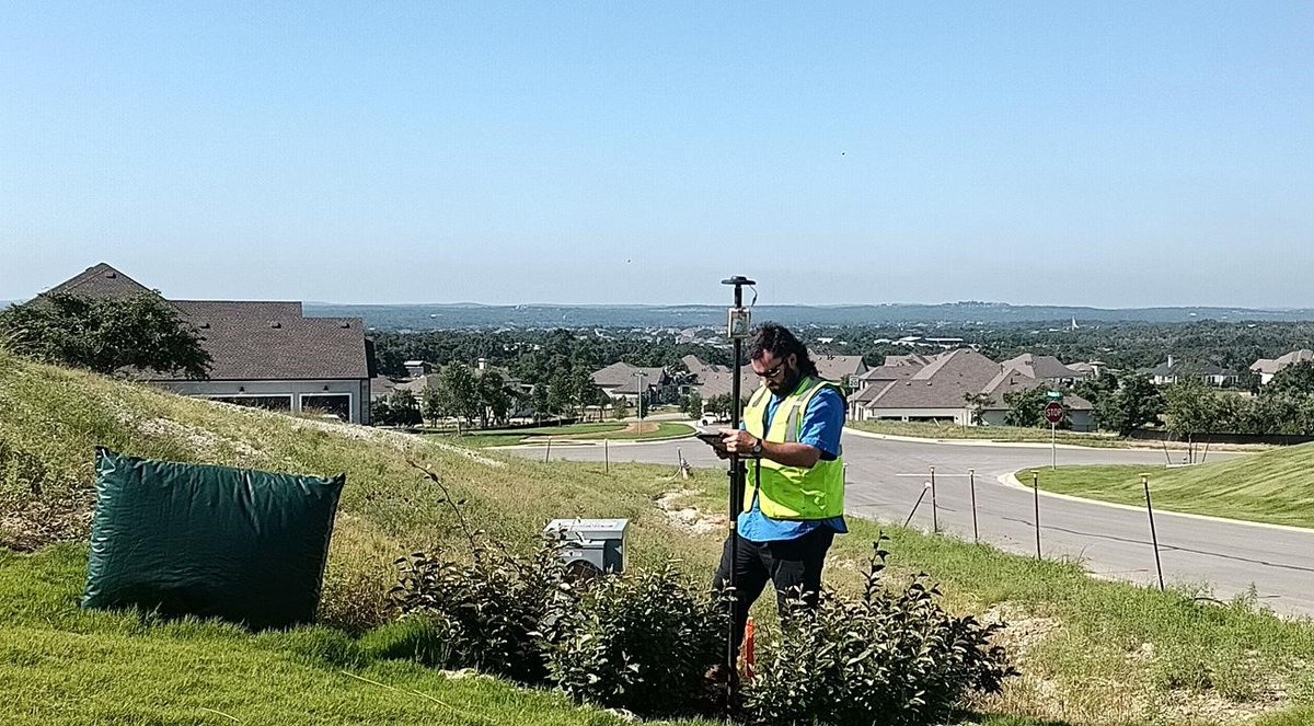 It might have been a little warm today at 95 degrees, but this team isn't complaining. With clear skies and a bright sunny day, we are always ready using Eos Arrow Gold and ArcGIS Field Maps for asset collection.
#Eos #ESRI #TexasHillCountry