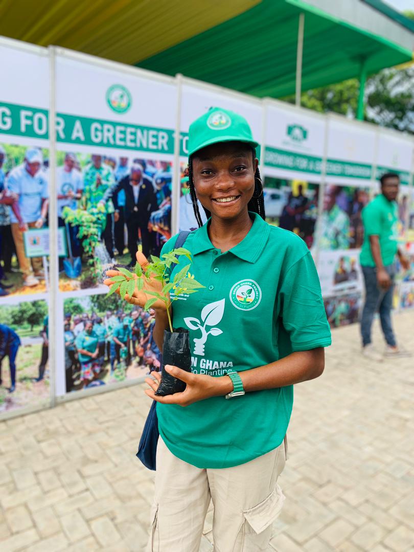 cox_earlin18665's tweet photo. Participated in the #GreenGhanaDay2024  planting 🌱exercise today, #Letsgoplanting  for a greener tomorrow 🌿🌍 https://t.co/vUUX8q14uA