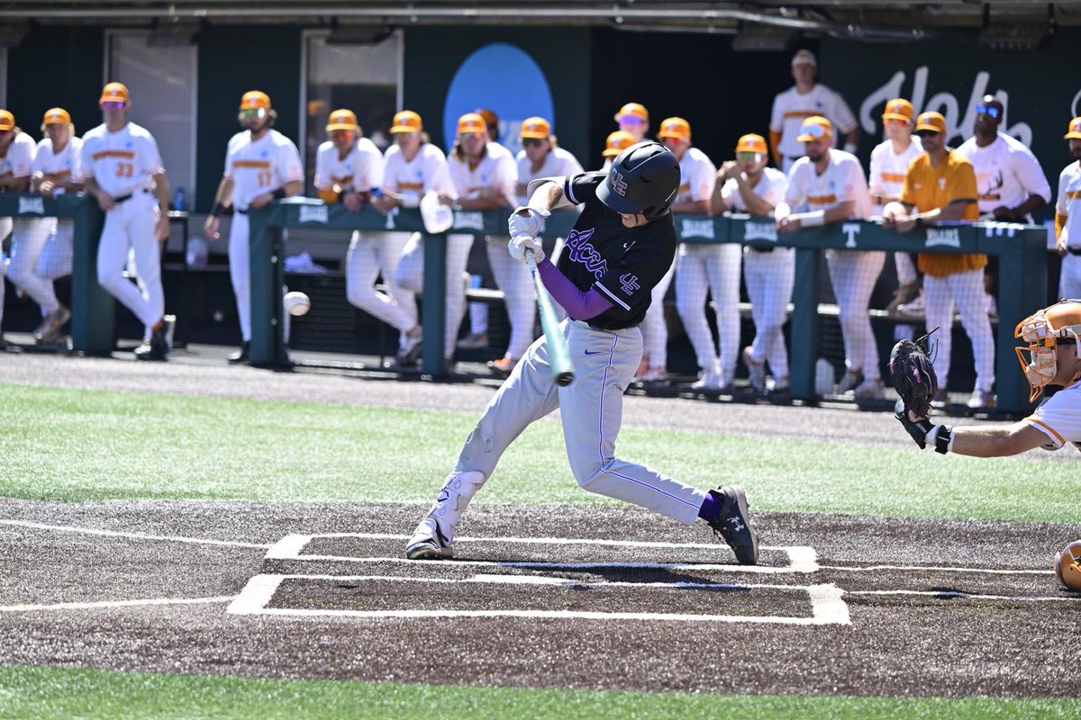 UEAthleticsBASE's tweet image. ✌️ for ✌️

@CalMcGinnis finds the wall in left-center with a double for the Aces in the 4th   

Mid 4 
🟣 2 | 🟠 4 
⚾️ #ForTheAces#GUAC  🥑