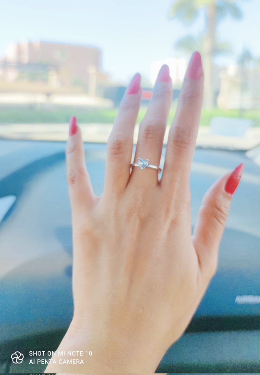 im_yourdevil's tweet image. you deserve a lover who looks at you like you're magic.