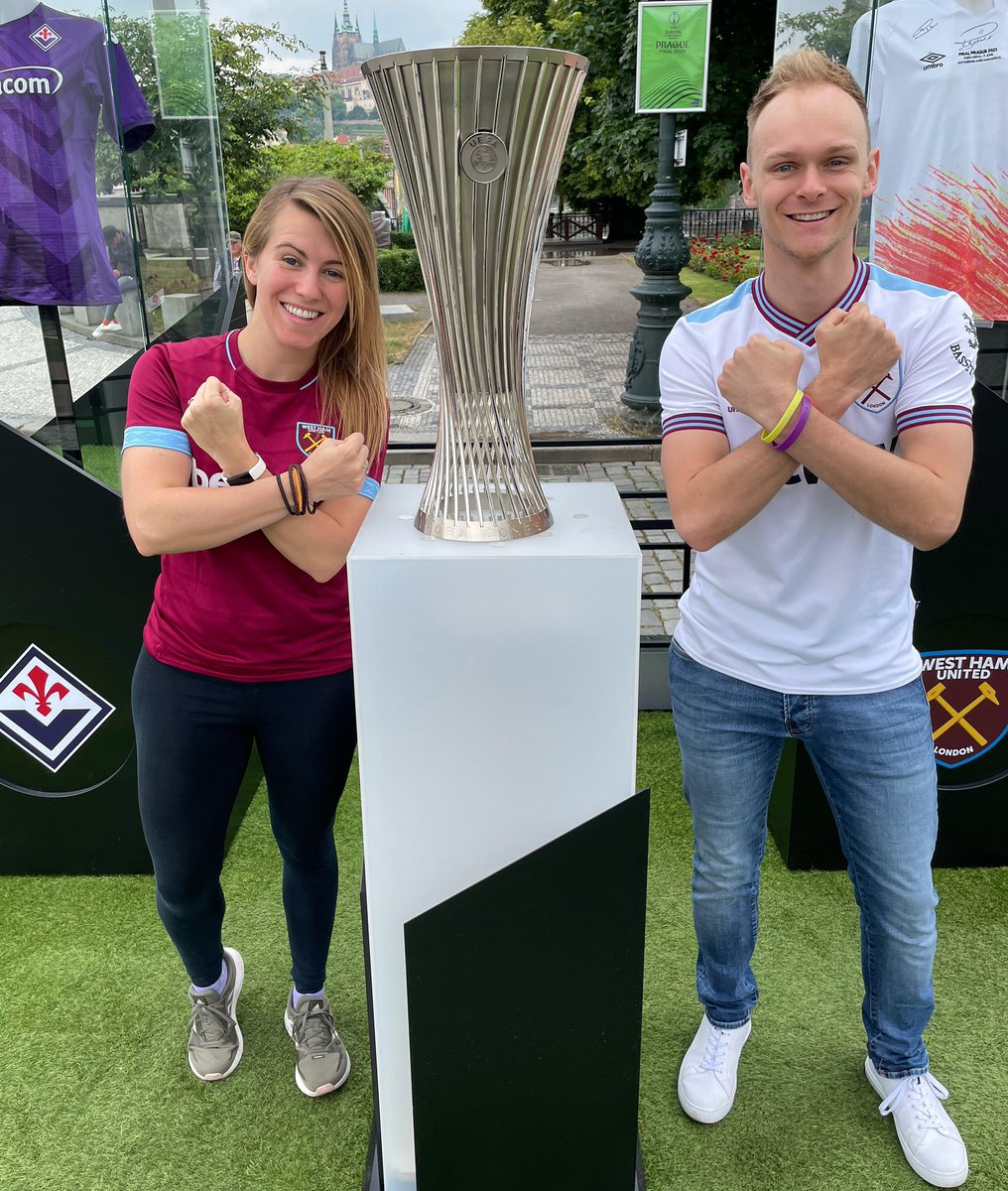 hollseey tweet media