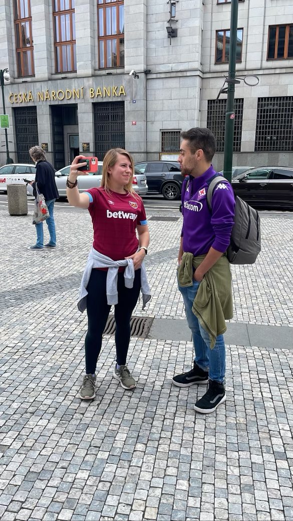 hollseey tweet media