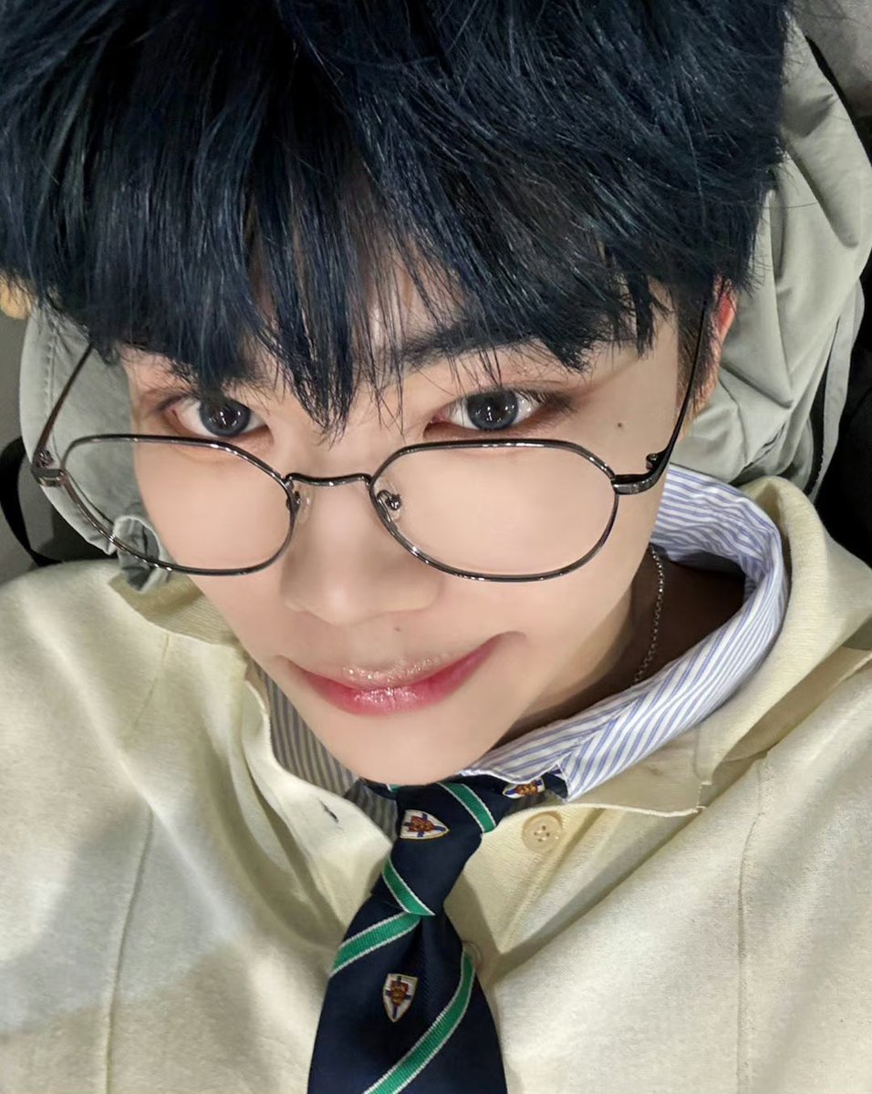 이쁜아 오늘 날씨는 우중충하지만 건욱이는 화창한 하루 보내쎄요~!~!~!~!~!~!