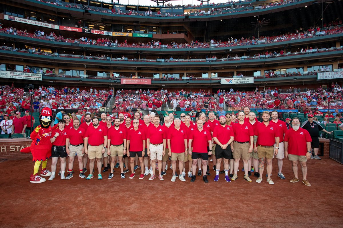 Cardinals's tweet photo. Happy Pride Night! 🏳️‍🌈

Thank you to Wyn Starks and the Gateway Men's Chorus for your performances at our 7th annual Pride Night at Busch Stadium! https://t.co/iNE84ASohE