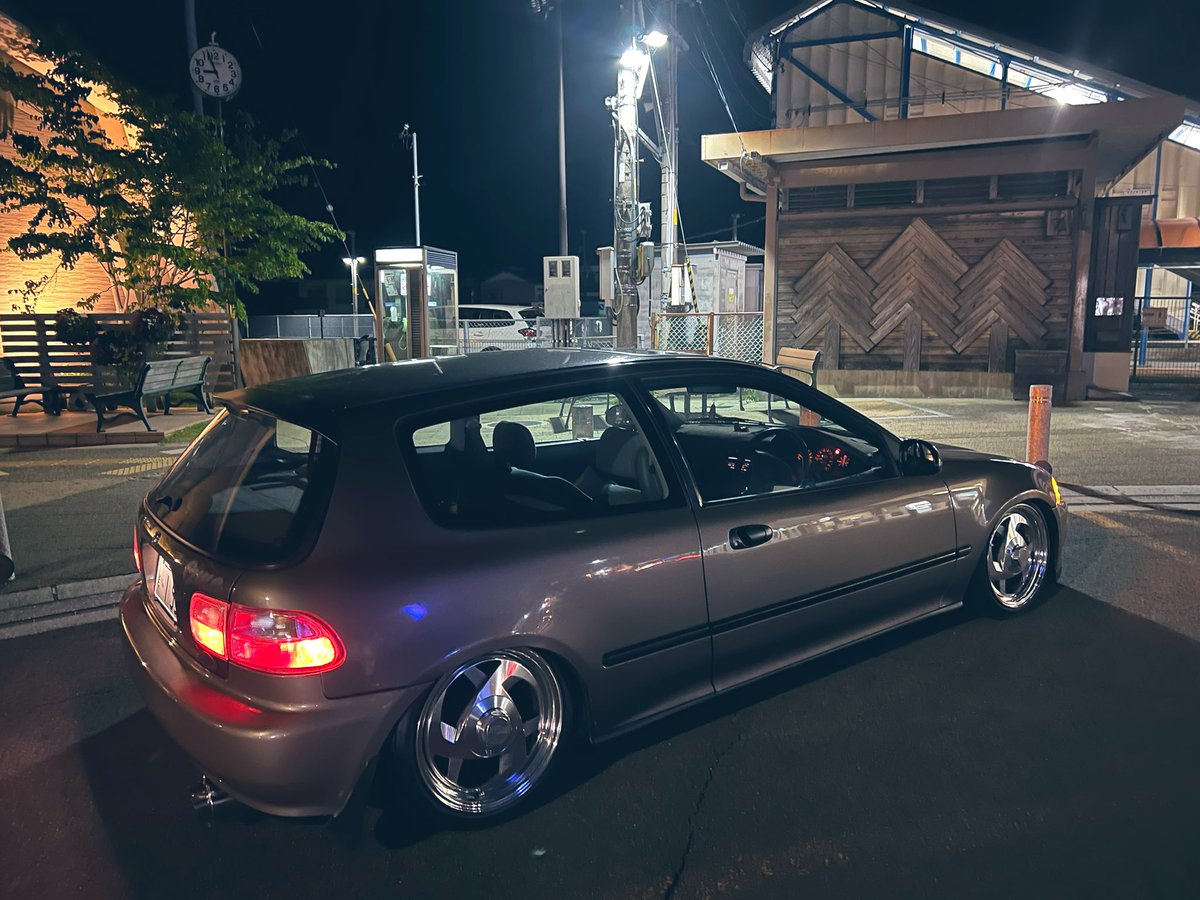 昨日の夜は2台でサイドマーカー光らせて隣街までクルーズ🚗💨
友達のCUBE早くホイールやらUSバンパーやら変えたいな〜！
この後コンビニでお巡りさんに声かけられてダルいなぁーて思って話してるとめっちゃ良いお巡りさん👮‍♂️w
最初、愛想悪くてすんません🙇🏻w
お巡りさんも大変やな🚔
#civic
#cube