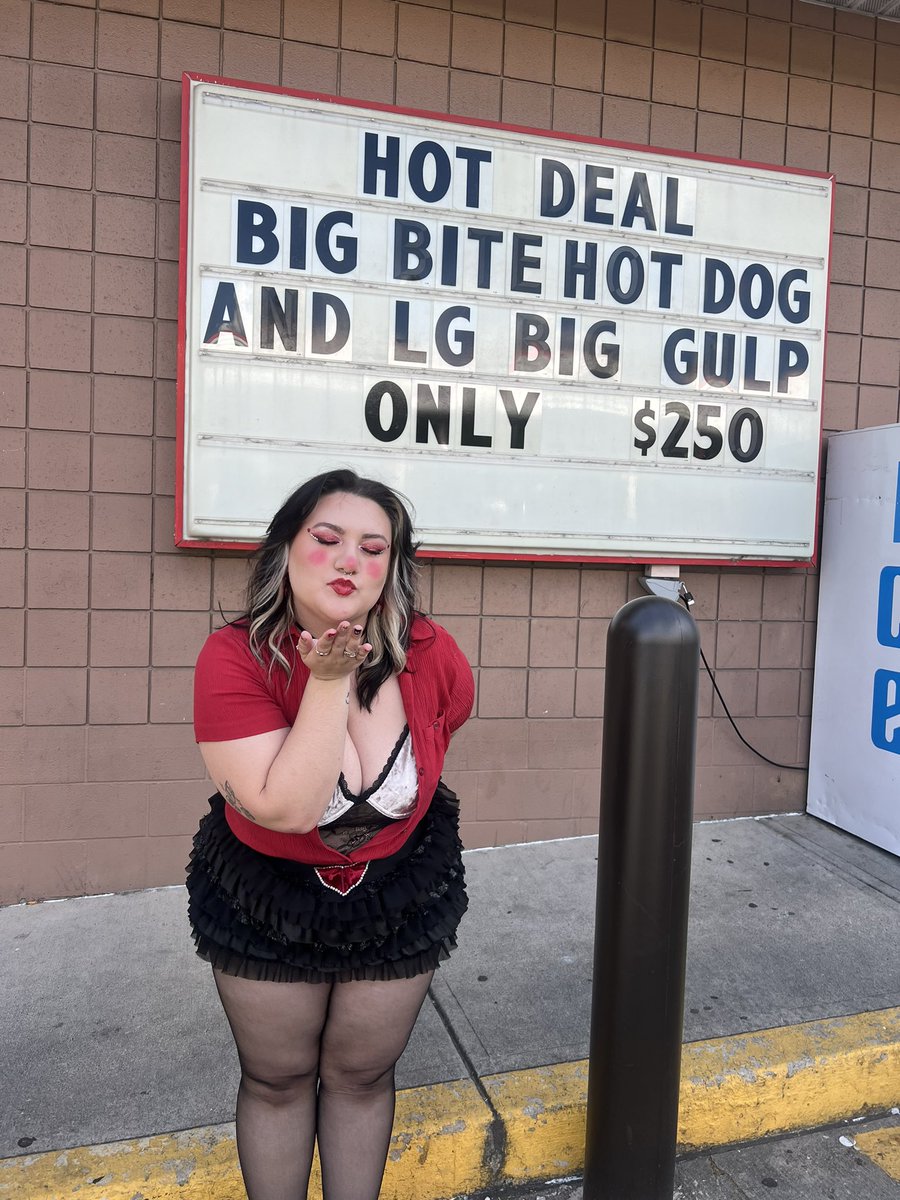 sidehoobs's tweet image. okay this is our last trip to ohio FOR REAL this time - only for chappell 💋♥️🖤