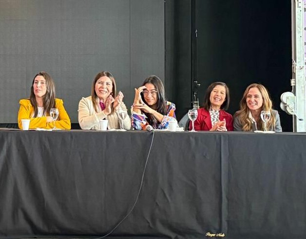FlopezPrensa's tweet photo. #Salta. La sdora nac @Florelop participó del Encuentro Multipartidario “La realidad d la política argentina.
Junto a sus pares @LuciaCorpacci, @CarolinaMoises, @sandramendozaOK, @noragimenezok y las dip nac. @mariaparola @vtolosapaz expuso sobre Ley Bases y DNU

@Senadores_UxP https://t.co/9RbduzVksK
