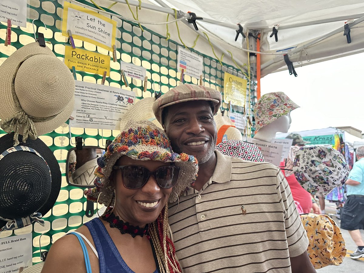 RawlsRileyCreat's tweet image. Ivy flat cap at Lee’s Summit Downtown Days. #rawlsrileycreations #leessummitdowntowndays #flatcaps