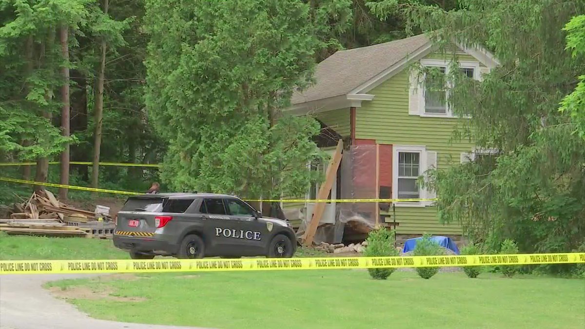 FOX23News's tweet image. Bones found under #Bennington home not human

 trib.al/1u00jx9