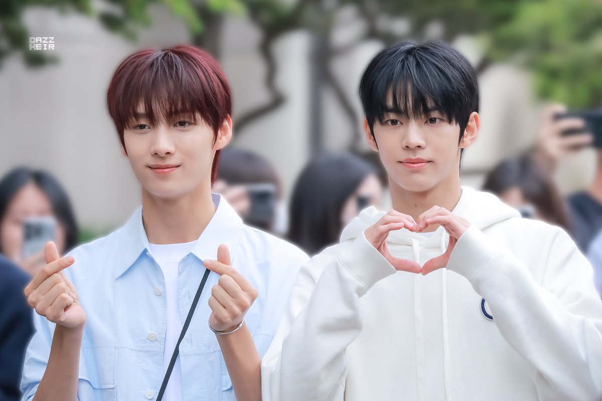 240607 HD

하트장인들🫰🏻🫶🏻

#도훈 #DOHOON 
#영재 #YOUNGJAE
#투어스 #TWS
#아기늑대도훈이
<a href="/TWS_PLEDIS/">TWS</a>