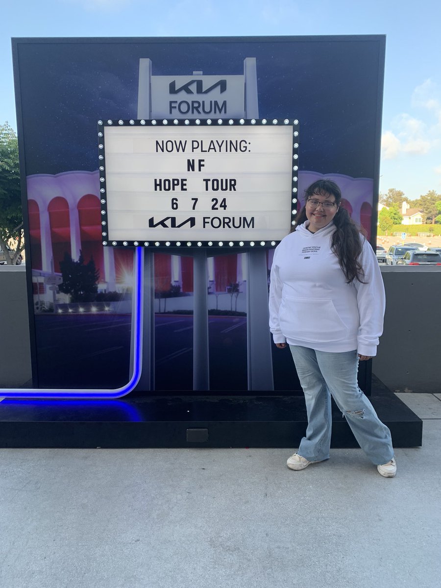 fromctoz's tweet image. Olivia and I are at the NF show before she heads off to the east coast. Should be fun.