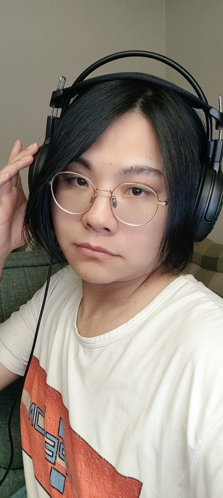 ELSADOS233's tweet image. (每次打开自己推就被自己大脸怼)
(藿香正气水可以有效强化药感香水)
(但是有白芷和豆蔻，中调感觉自己是红烧肉味儿的……也就是说再来点焦糖香也许可解？？？？)
(还是红烧肉…)