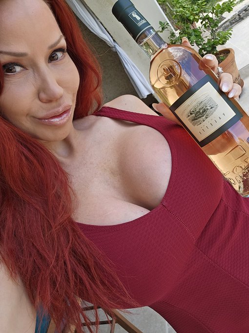 Who's drinking this with me?? https://t.co/HCV0FtSqDW<a href="/tag/live"class="tags"><span>#live</span></a>