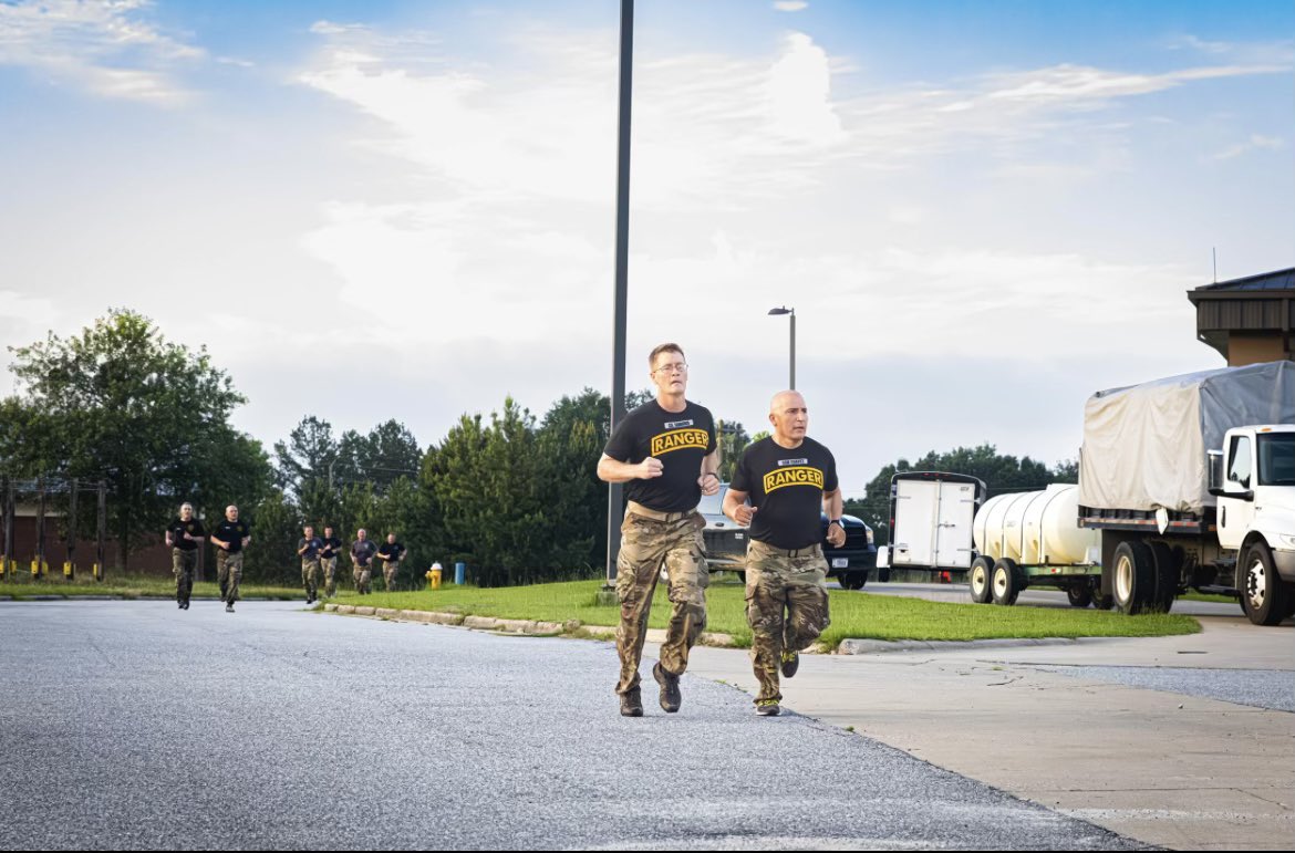 curtisbuzzard's tweet image. Always great to start the day with a leader PT session - this one was fun but tough - run followed by kayaking! Proud to serve with these great leaders!