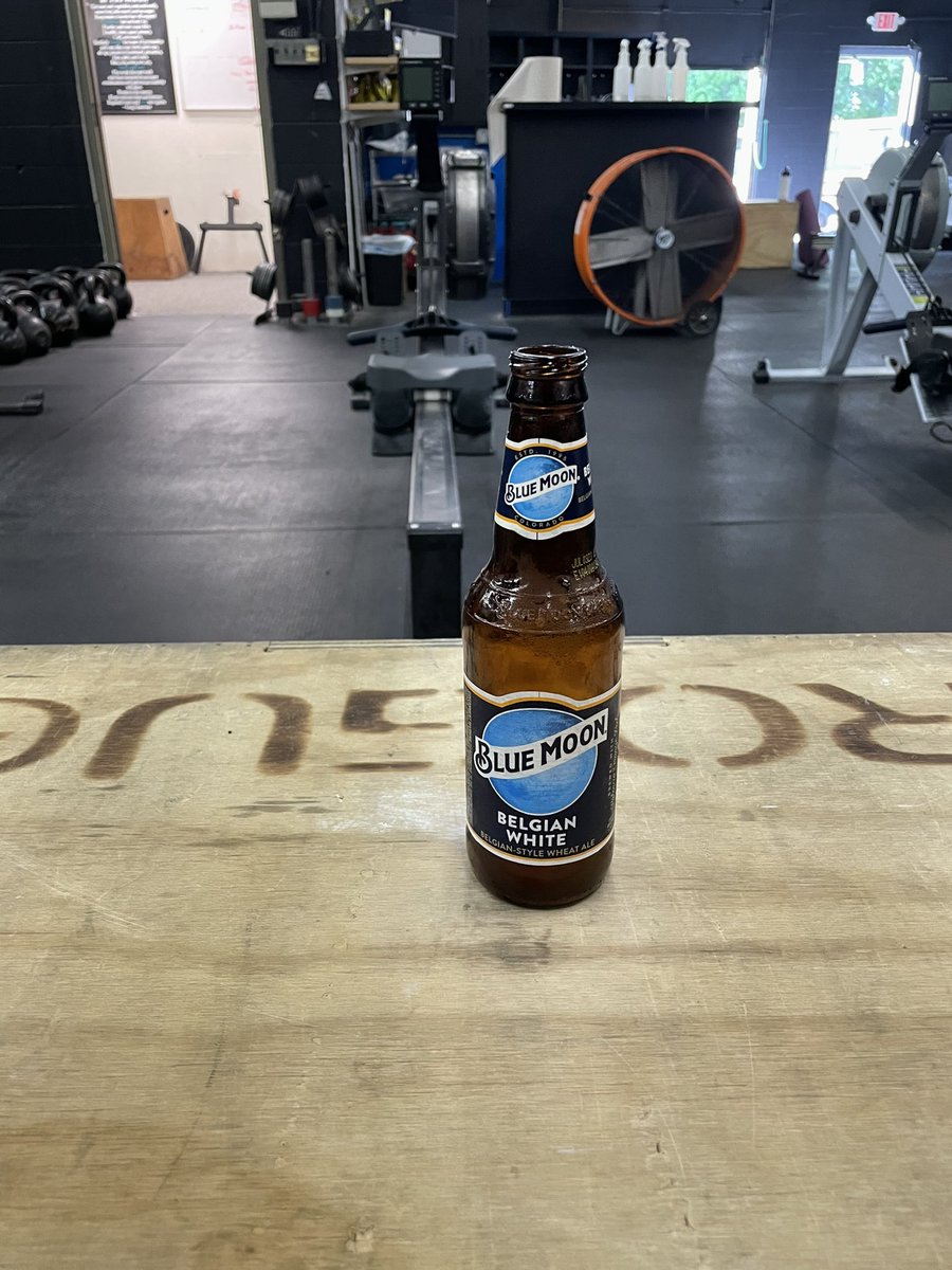 bpennz19's tweet image. There is nothing like an ICE cold @BlueMoonBrewCo bottle after a kick ass Fight Gone Bad! #July23 #CFW #FunSockFriday