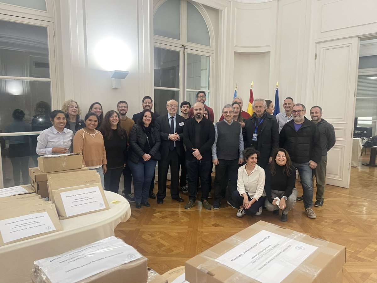 CGEspBuenosAires (@cgespbsaires) on Twitter photo #EleccionesEuropeas #9J #VotoCERA Junto con representantes partidos políticos, firmamos el Acta Consular Electoral con los miles de votos recibidos, que remitimos a España para su cómputo y escrutinio. Feliz fin de semana!
🇦🇷🤝🇪🇸🇪🇺
<a href="/MAECgob/">Ministerio de Asuntos Exteriores, UE y Cooperación</a> <a href="/crebuenosaires/">CRE Buenos Aires</a> <a href="/EmbEspArgentina/">Embajada de España en Argentina</a> #EleccionesEuropeas #9J #VotoCERA Junto con representantes partidos políticos, firmamos el Acta Consular Electoral con los miles de votos recibidos, que remitimos a España para su cómputo y escrutinio. Feliz fin de semana!
🇦🇷🤝🇪🇸🇪🇺
<a href="/MAECgob/">Ministerio de Asuntos Exteriores, UE y Cooperación</a> <a href="/crebuenosaires/">CRE Buenos Aires</a> <a href="/EmbEspArgentina/">Embajada de España en Argentina</a>