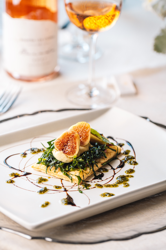 Disfruta esta deliciosa receta del Chef Juan Ramón Cárdenas, Dir. Gral, del restaurante Don Artemio en Saltillo, Coahuila. 🤤💯🍽️💜
Marida este platillo con un vino rosado de #Coahuila, puede ser, Casa Madero V, Bodega Los Cedros Rosado o San Juan de la Vaquería Rosado. 🍷👌🍇