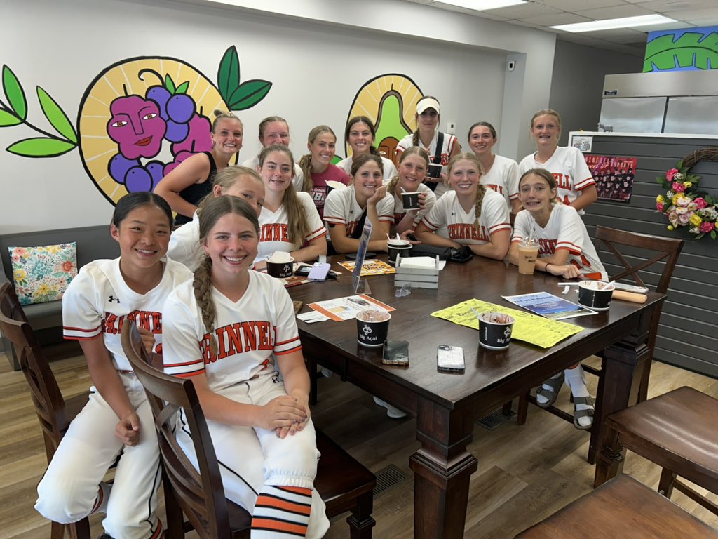 Grinnell Softball tweet media