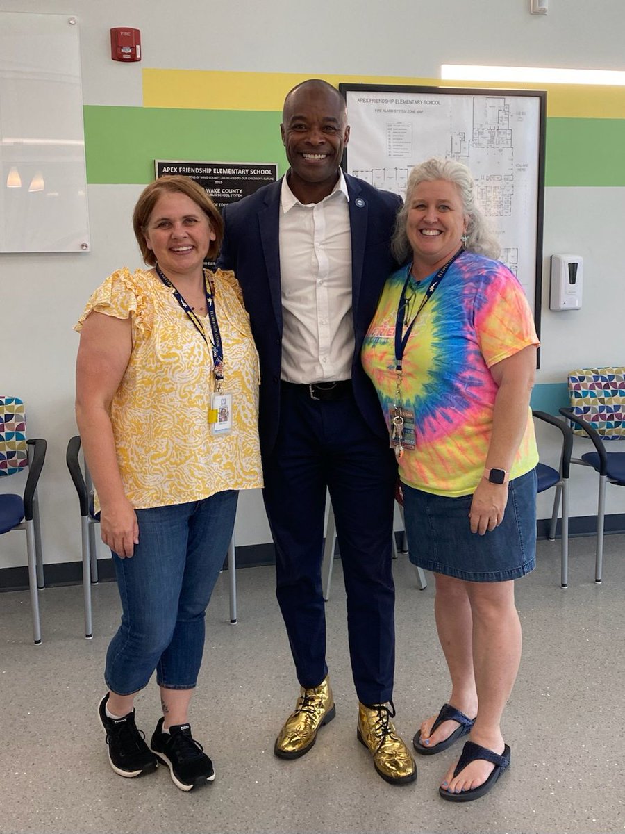 Our first career fair was a big success!  Big thank you to all our volunteers.  It takes a village and all of you are appreciated!  The kids loved their time with you.  Thank you Mayor Gilbert for attending our event!  You are a rock star! ⭐⭐