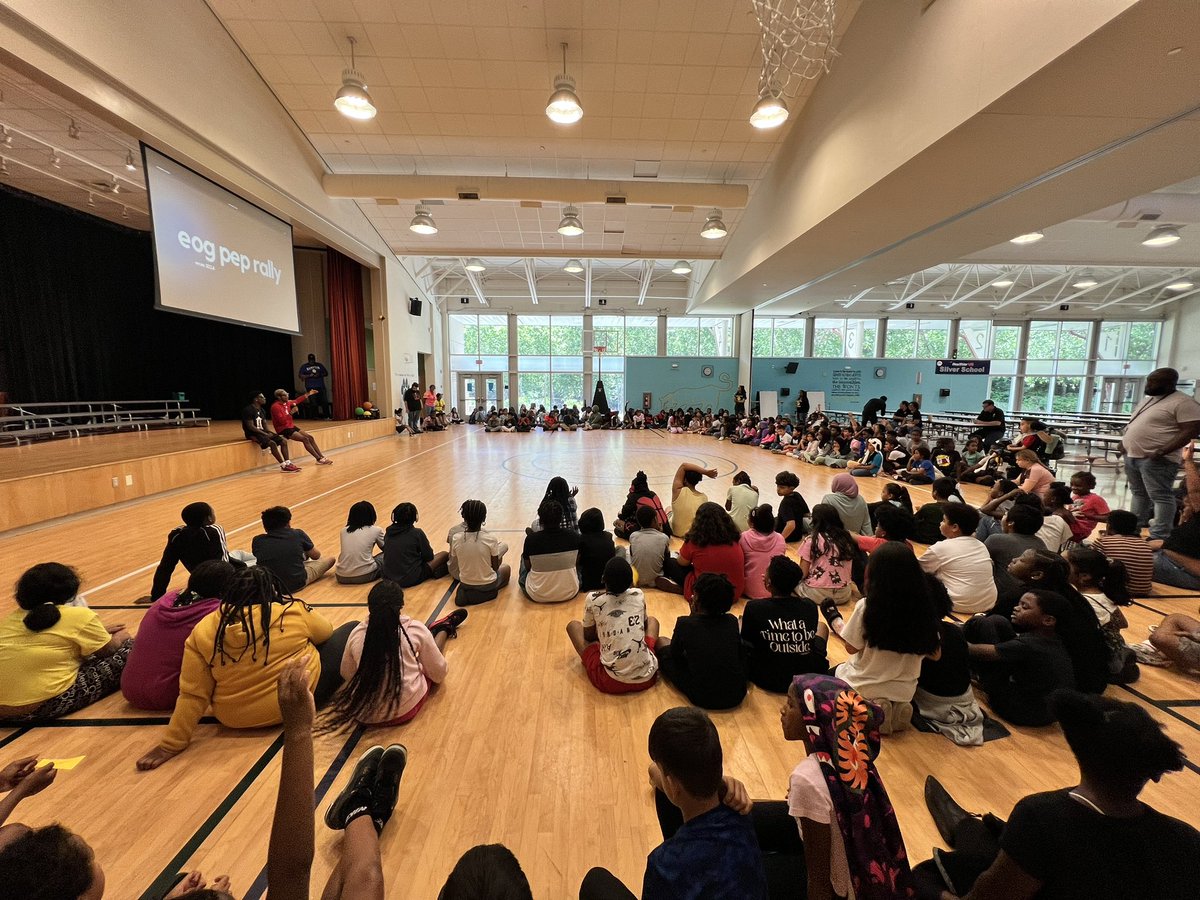WalnutCreekES's tweet photo. Our entire school community cheered on our 3rd, 4th, and 5th graders as they begin their EOGs next week! We celebrated proficiency and growth our classes have made and had some fun as well! #TheCreekIsRising #CultivateExcellence https://t.co/hvd68OZK7U