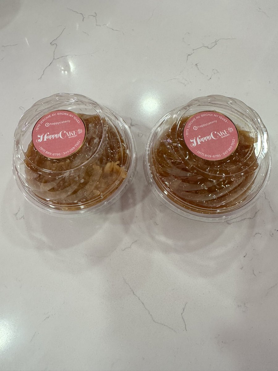 TheQueen_Val's tweet photo. Shout to my Ms. Samantha for putting me on to this story #Bakery #HapyCakeBakery #DulceDeCoco #Pabloba #CarrotCake 🍰 IG @HappyCakeBakery 🎉 https://t.co/I43nkk95MP