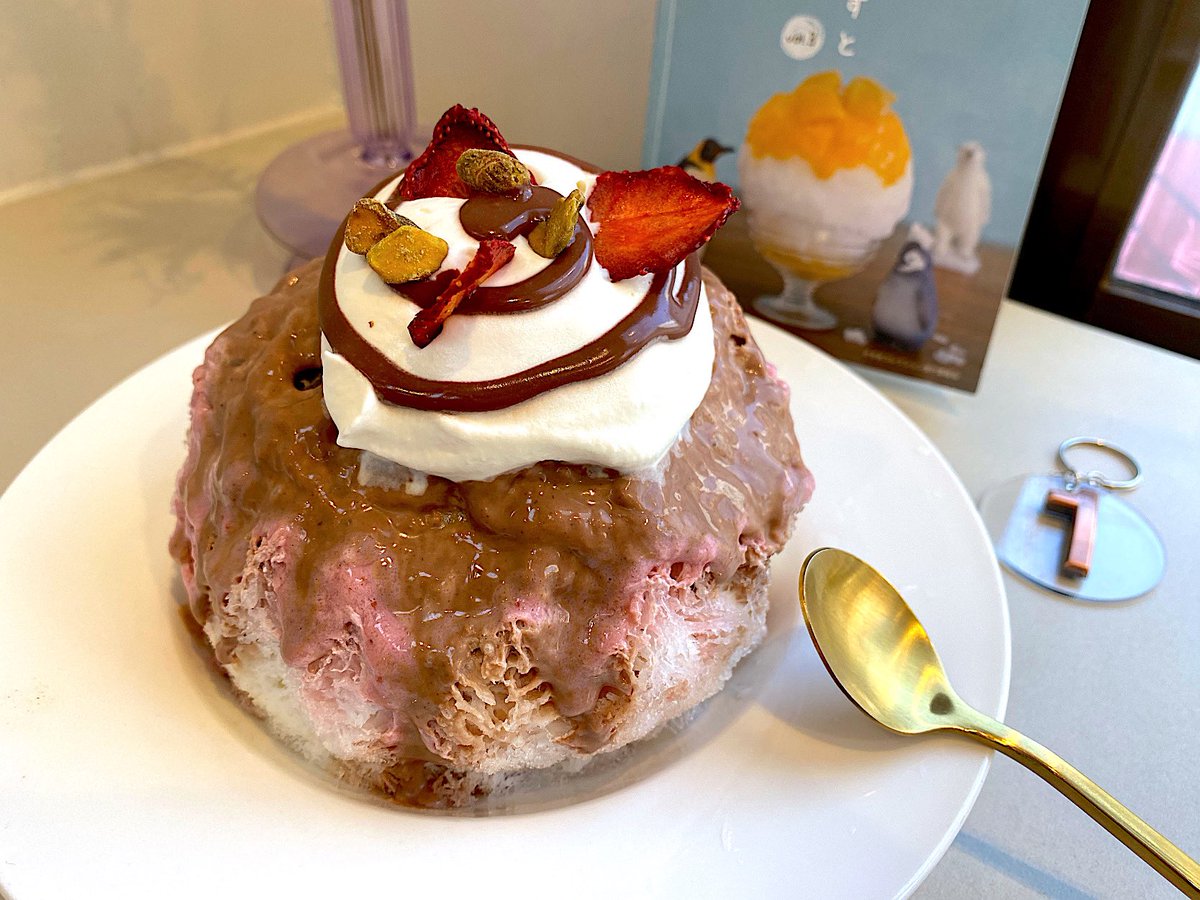 今年も贅沢かき氷食べてきた🍧
新作のベリージャンドゥーヤかき氷
ナッツ×チョコ×ベリーが美味しい〜

#BonnelCafenook #ボンヌカフェ
#東京グルメ #東京カフェ
#十条グルメ #十条カフェ
#かき氷 #カフェ
