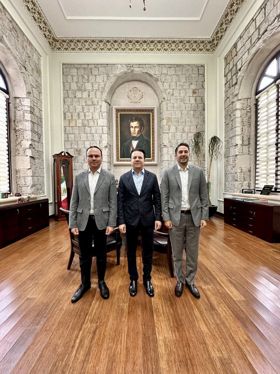 Hoy nombré a Fernando Rosas Palafox (<a href="/frosas_px/">Fernando Rosas</a>) como nuevo titular de <a href="/SedecoGobDgo/">Sedeco Durango</a>; y a Arturo Ortiz Galán (<a href="/ArturoOG/">Arturo Ortiz Galan</a> ) al frente de la nueva Unidad de Atracción de Inversión Extranjera. 

Estoy seguro que ambos harán un papel ejemplar en pro del desarrollo económico de nuestro