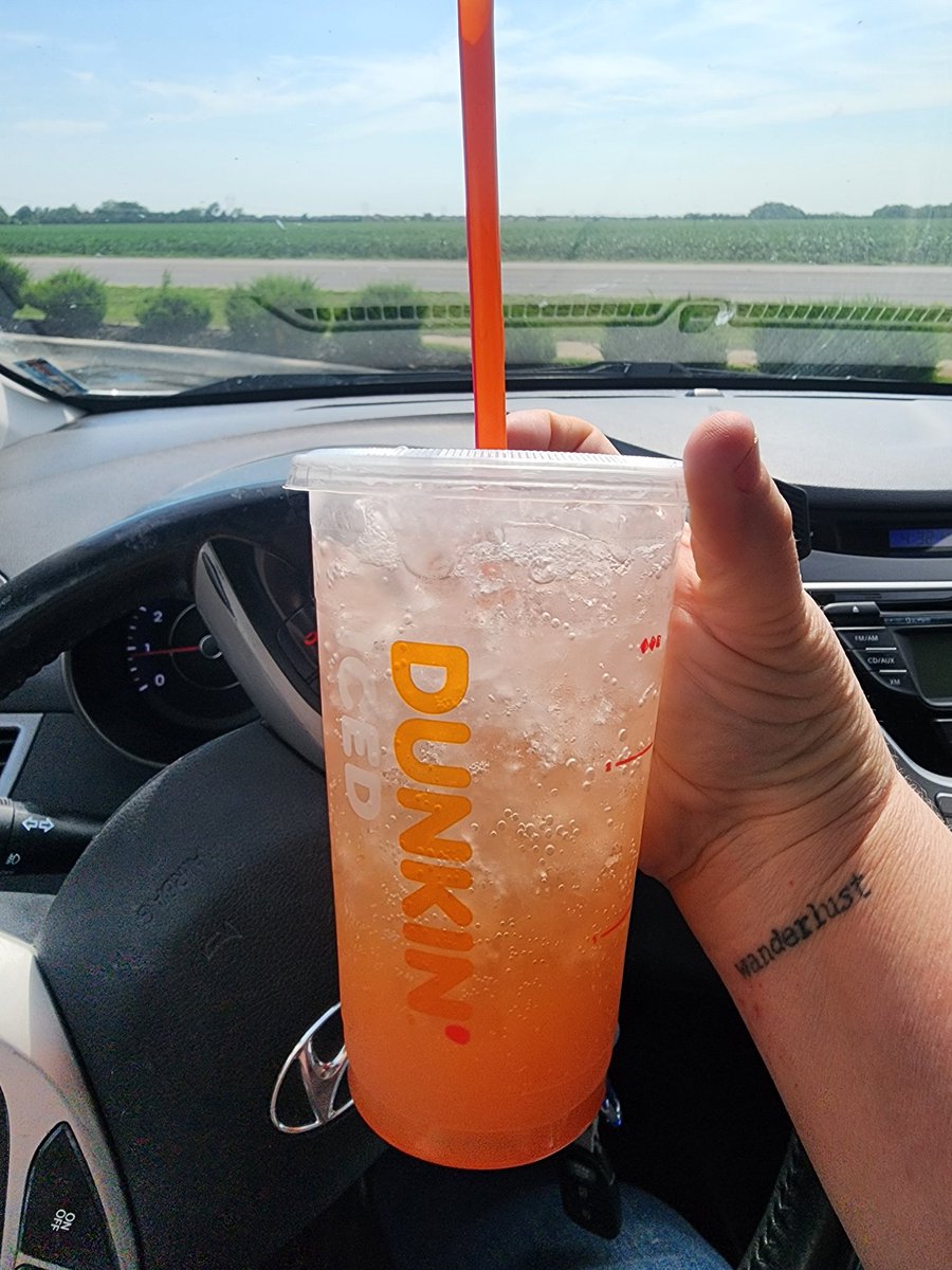 erikahead's tweet image. Tried a @dunkindonuts #Sparkd drink today. Aesthetically pleasing, but a mouthful of syrup is not. I think I lost more carbonation trying to mix it up in the cup. Please just mix it with a spoon before you serve it!