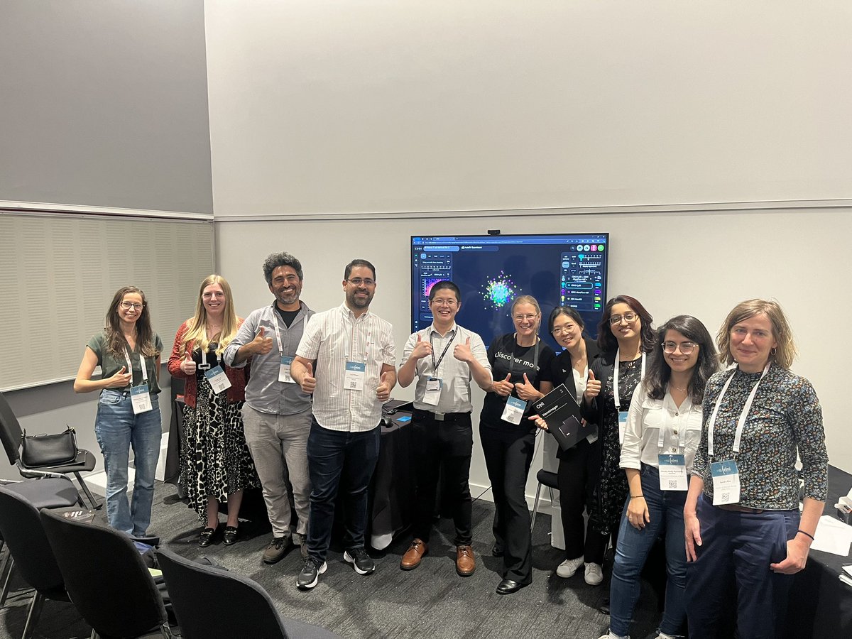 DocTimmins's tweet image. @fdjutanta and I really enjoyed showing everyone the @oniHQ #Nanoimager, #EVProfiler and #AutoEV for #extracellularvesicles at #ELMI2024. From reagents, consumables and validated protocols, through to automated data acquisition and analysis, we’ve got you covered! #SMLM