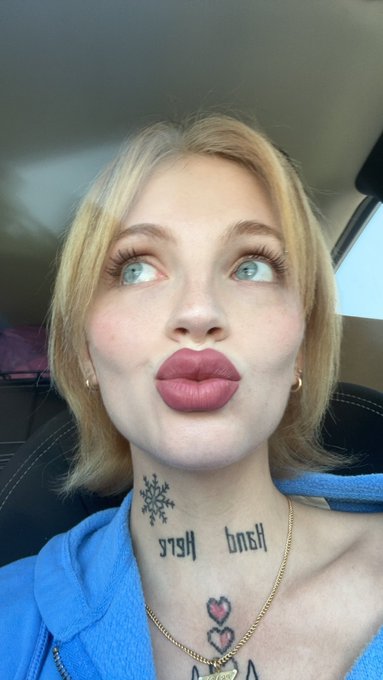 Finally have my blonde hair back!  🤍 https://t.co/hKLApZy5X8