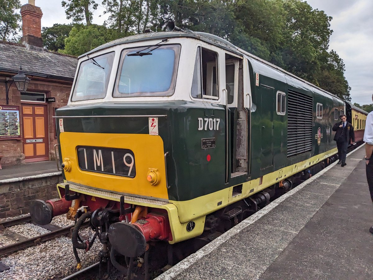 A day spent at the West Somerset Railways diesel gala. Mostly behind 50033!! Unfortunately I was slightly dampened by the worst hay fever I've ever had... Anyway, managed to get a peak at the GWR HST set stabled and St Blazeys last 09!
