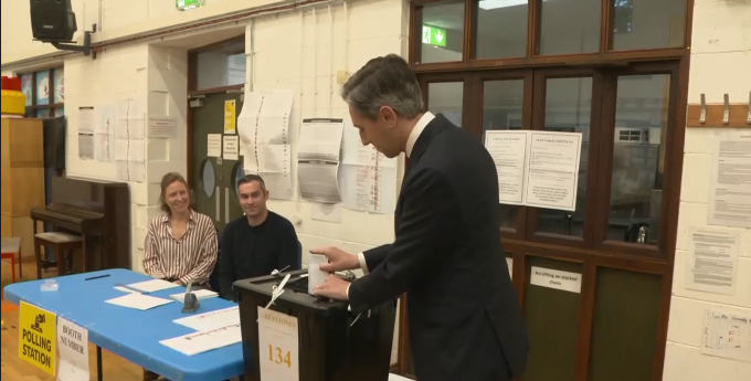 LetsmakeAndyGr1's tweet photo. No photos of ๐ฎ๐ช Ireland's State controlled candidate for the #EuroElections2024 & #Elections2024 casting his vote! #Grifters #MI6 #Garda #ControlledOppositio #StateActor #Freemasons #TheTraitors #farright https://t.co/VAc4J5r67n
