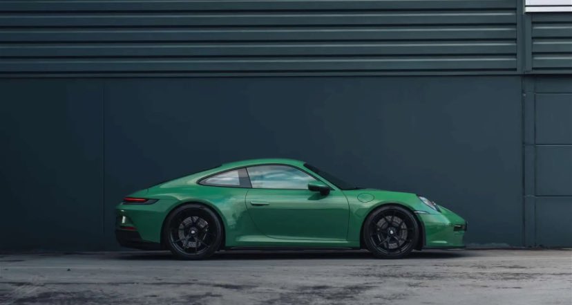Jordan92338366's tweet photo. 992 GT3 touring in PTS Auratium Green 💚 https://t.co/0NDGvemF7c