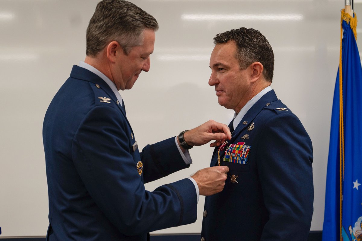 🔊 Col. Joseph Lopez took command of the Special Warfare Training Group from Col. Edmund Loughran during a change of command ceremony in the Maltz Aquatic Training Center on Chapman Training Annex, JBSA-Lackland, Texas, June 7, 2024. Welcome Col Lopez and thank you Col Loughran!