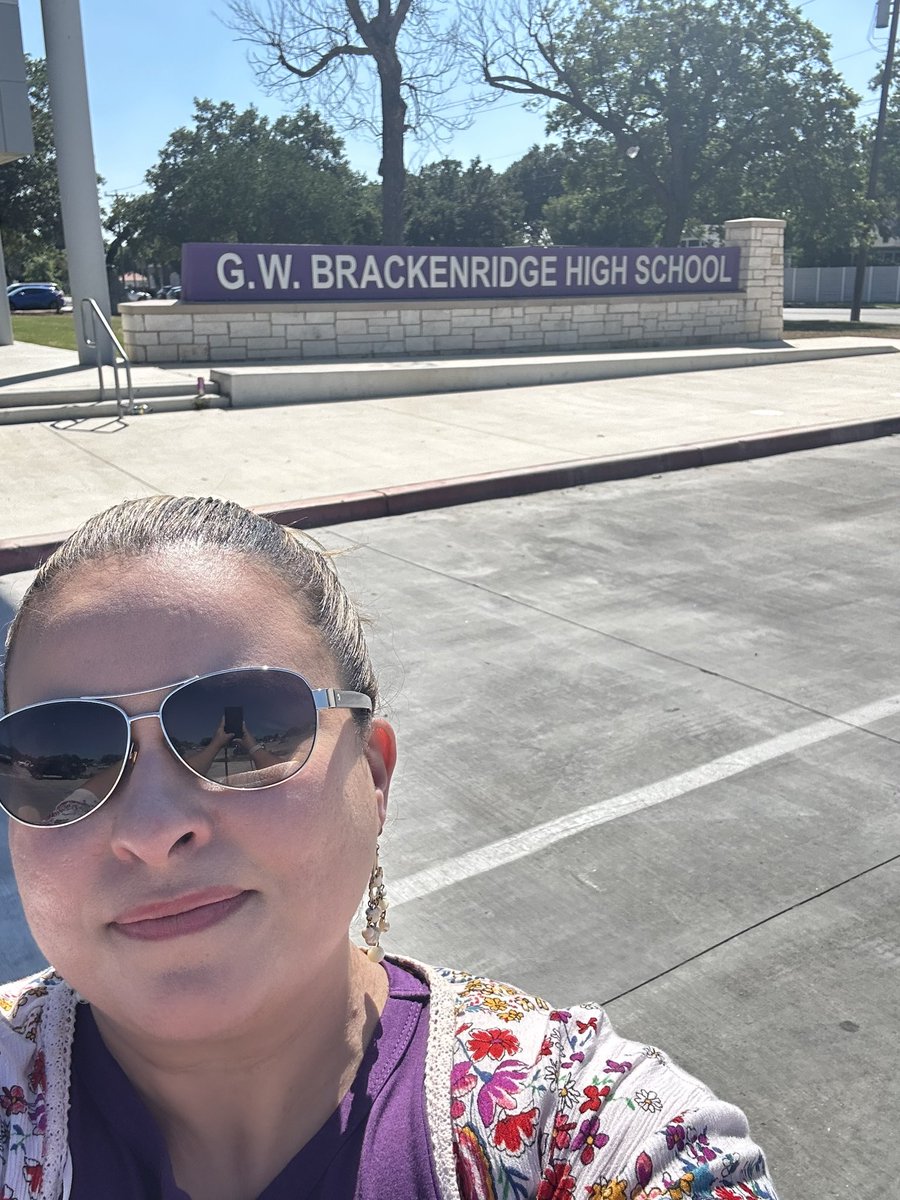 LillyCalawayMEd's tweet photo. A chapter must end for another to begin! Thank you #BrackFamilia and @SAISDBrackHS  for everything! 💜 🥹#OnceAnEagleAlwaysAnEagle #Admin #NewChapter @nq_davila https://t.co/bfrhgVDc0a
