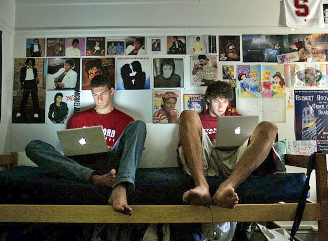 BarefootMales's tweet photo. These handsome lads have sexy bare feet! They look sexy, big &amp; masculine, and the 1 in the shorts is giving a cool sexy sole shot. I could imagine the 2 of them having a kickabout with a football ⚽ I Iove the thought of the 2 of them settling into their beds at night 🥰 https://t.co/KFd4H8YHbk