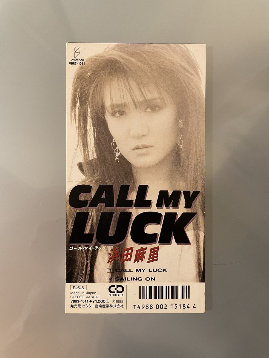 hanimage58's tweet photo. 今日6月8日は浜田麻里さんの「CALL MY LUCK」が発売されて36周年です。作詞：浜田麻里さん、作曲：大槻啓之さんによる作品です。同月発売のアルバム「LOVE NEVER TURNS AGAINST」からの先行シングルです。ポップ寄りなロックサウンドですが、圧倒的な歌唱力に鳥肌が立ちます。
#浜田麻里
#CALLMYLUCK https://t.co/VF70B6qm1n