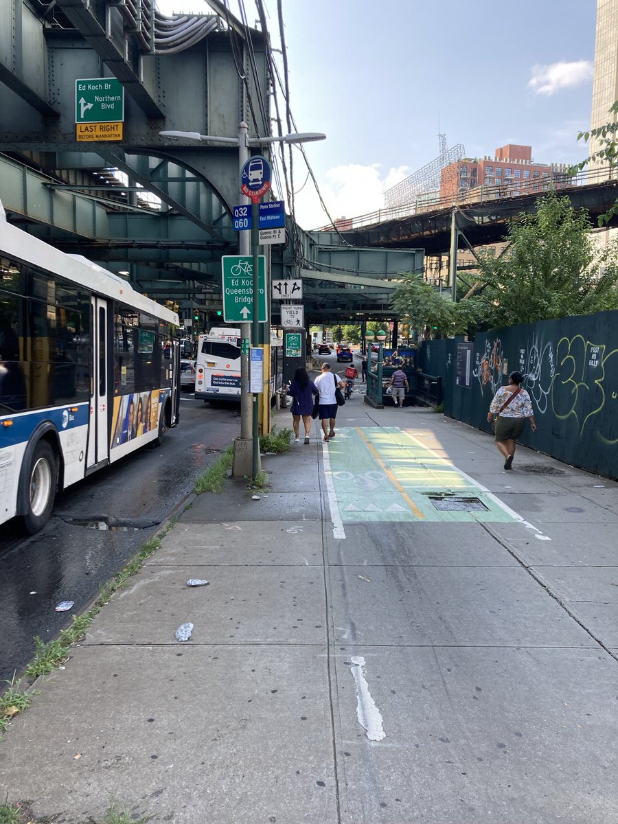 JonSperling's tweet photo. There is a Q32/Q60 bus stop that just dumps you into the middle of the e-bike superhighway in LIC and I just want to know who designed this lol https://t.co/y3mykq0xGg