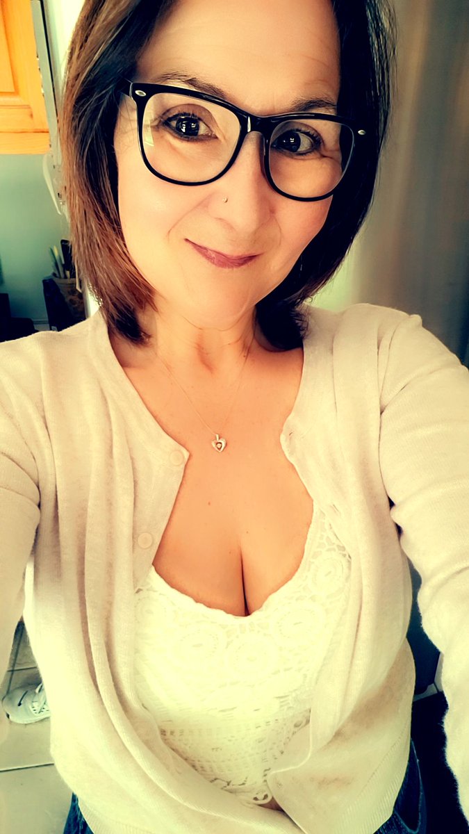 DarStirling's tweet photo. Too old to wear this top... back up and watch me 🤘 https://t.co/32NOEI16eu
