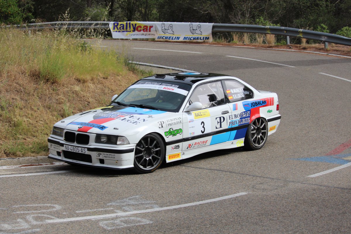 cerh_rfeda's tweet photo. Al término de la etapa del viernes en el #RallyCatalunyaCostaDaurada Muniente-Louzao lideran la general y la categoría #pre2000 del #CERVH. En #pre90 los primeros son Ventura-Autet y en #pre81 Riberas-Menéndez. https://t.co/Yms2KkJkVs