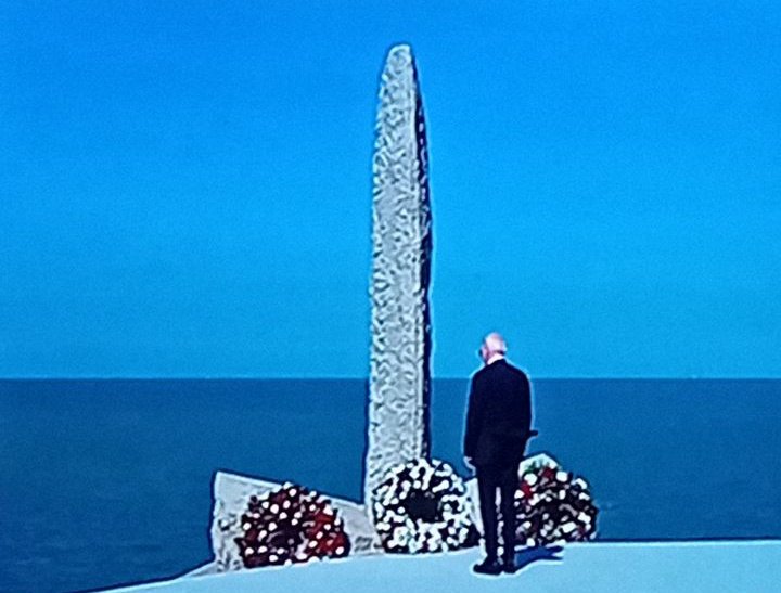 csr_foxsystem's tweet photo. #Biden a apreciar a obra do #Cutileiro. #D https://t.co/Vu4EkcGztE