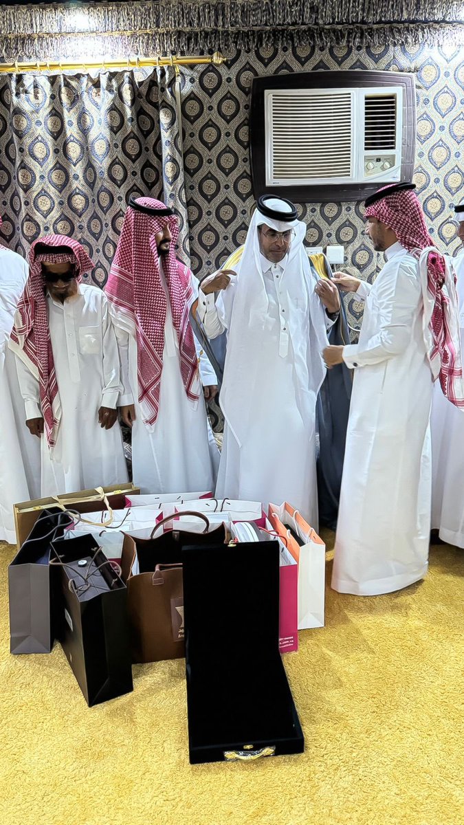 تشرفنا اليوم بمشاركة جد واعمام ابني وائل في حفل تخرجة 💐💐