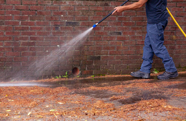 MacProRestore's tweet image. Pressure washing your home&apos;s exterior can not only improve curb appeal but also prevent the buildup of harmful molds and substances that can degrade your property&apos;s materials. #PressureWashing #HomeMaintenance