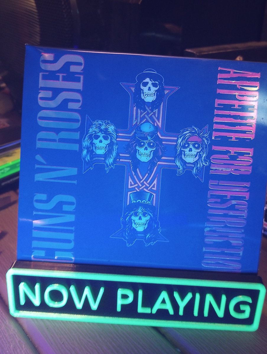 JohnSnyderSurvi's tweet image. Some people got a chip on their shoulder
And some would say it was me
But I didn&apos;t buy that a fifth of whiskey that you gave me
So I&apos;d be quick to disagree
#AppetiteforDestruction